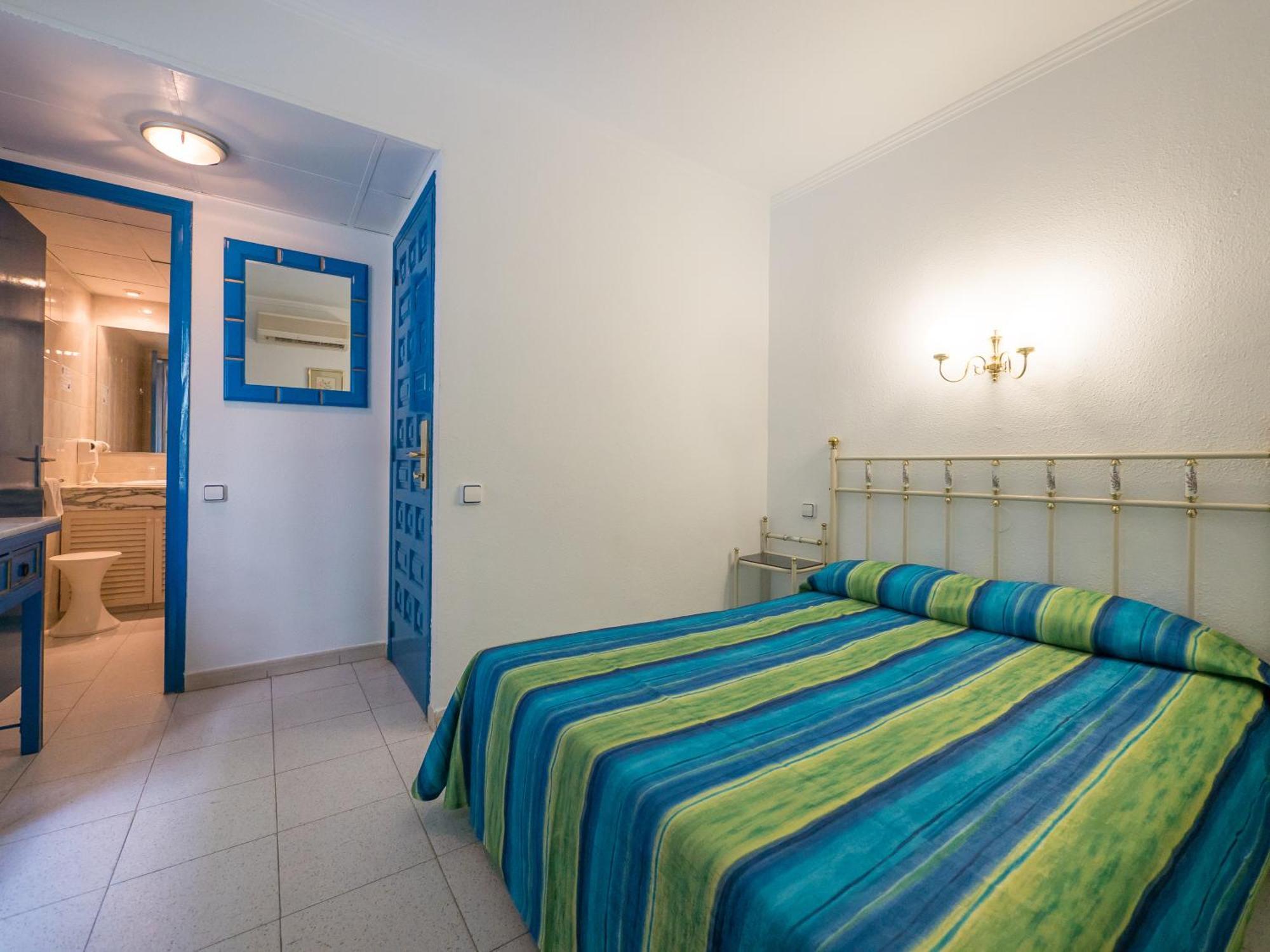 Checkin Garbí Hotel Calella Phòng bức ảnh